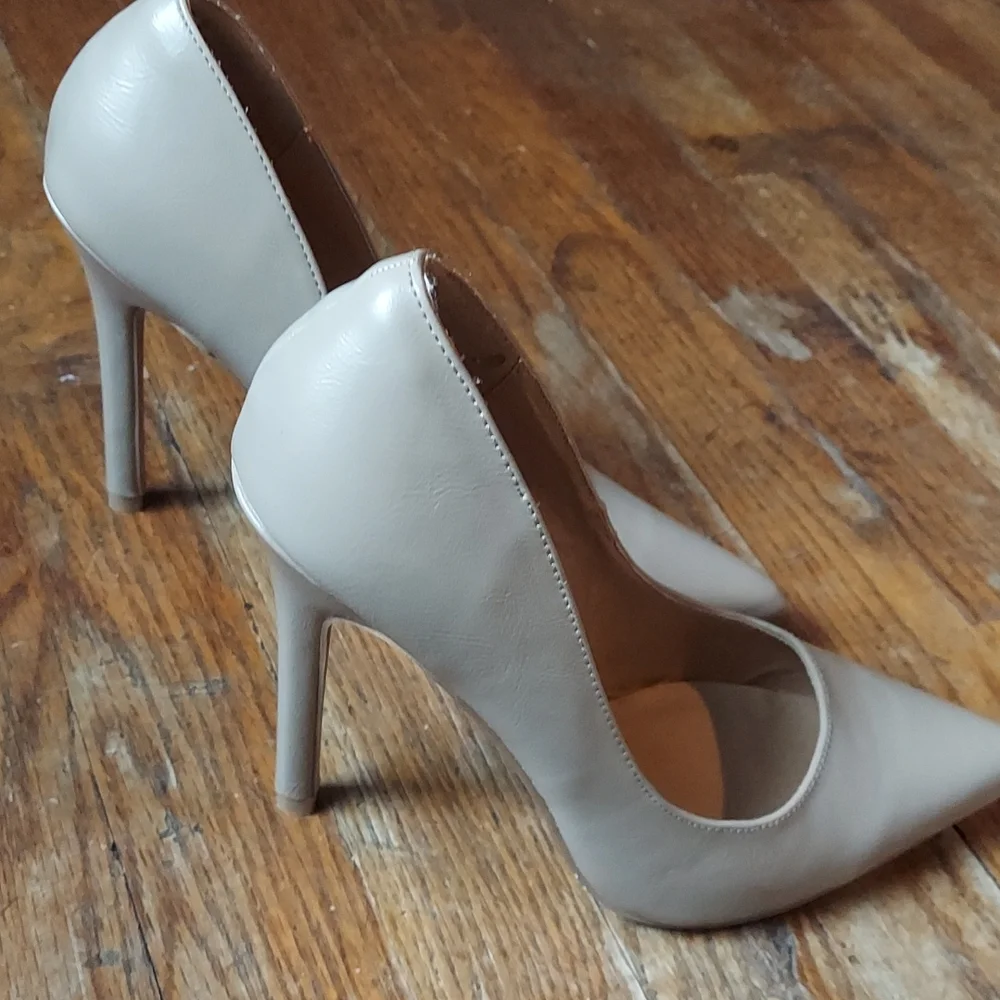 M&M 4 for  $12 Shoes - Picture 4 of 8